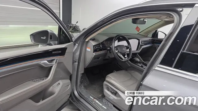 Volkswagen Touareg Touareg 3 поколение 3.0 TDI Prestige — Фото автомобиля 10