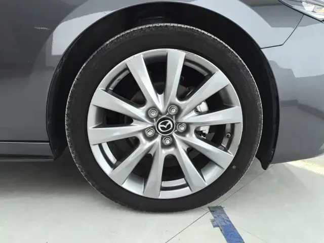 Mazda Axela — Фото автомобиля 6