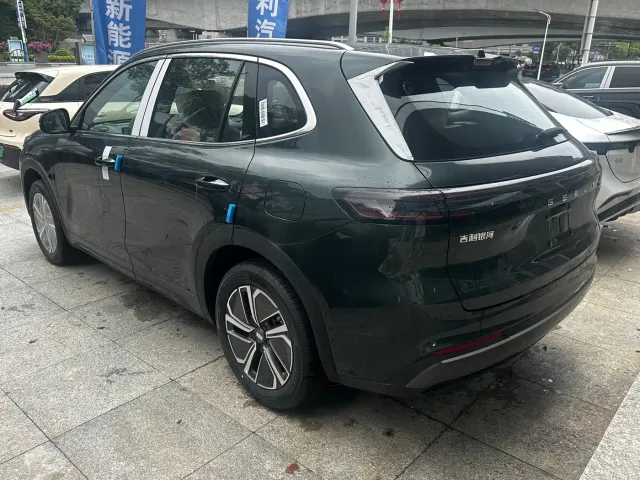 Geely Galaxy Starship 7 EM-i — Фото автомобиля 3