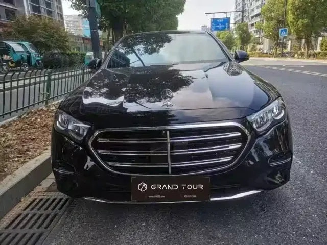Фотография автомобиля — Mercedes-Benz E-Class