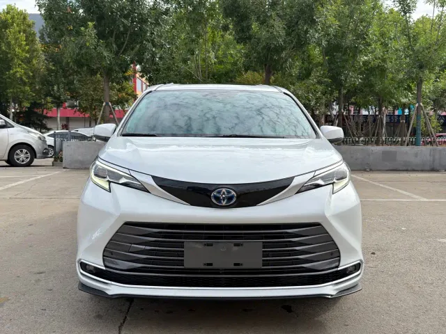 Фотография автомобиля — Toyota Sienna