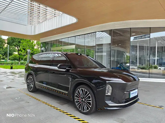 Nio ES8 — Фото автомобиля 8