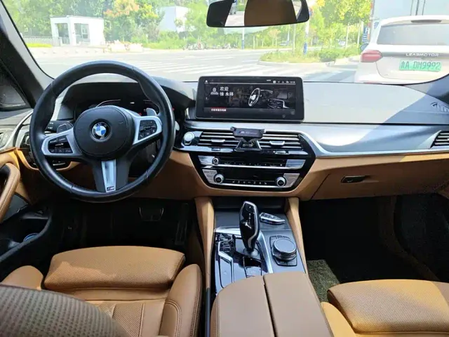 BMW 5 Series — Фото автомобиля 12