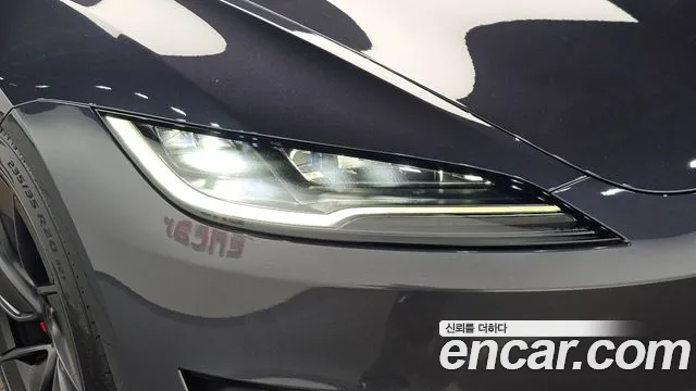 Tesla Model 3 — Фото автомобиля 6
