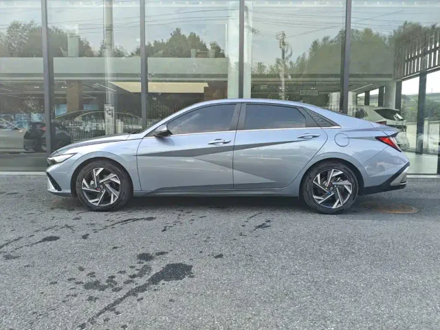 Hyundai Elantra — Фото автомобиля 3