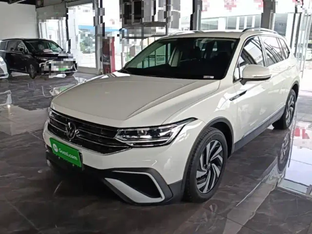 Фотография автомобиля — Volkswagen Tiguan L