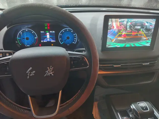 Hongqi E-QM5 — Фото автомобиля 4