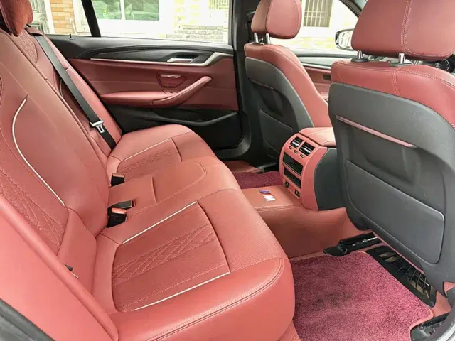 BMW 5 Series — Фото автомобиля 11
