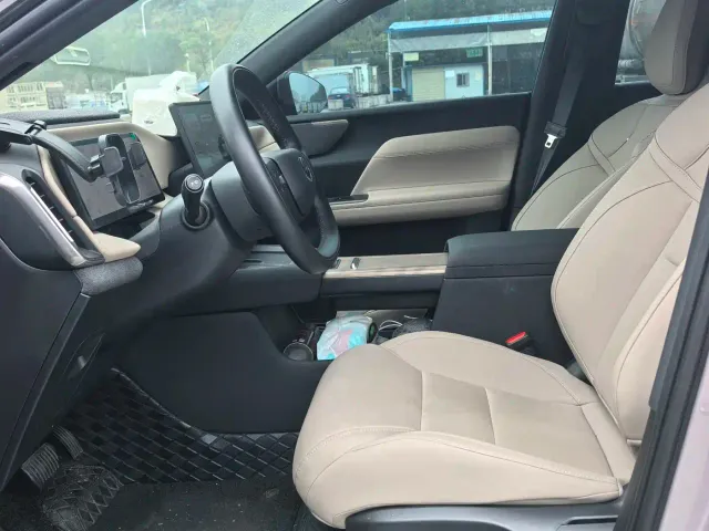 Volvo XC70 Plug-in Hybrid — Фото автомобиля 4