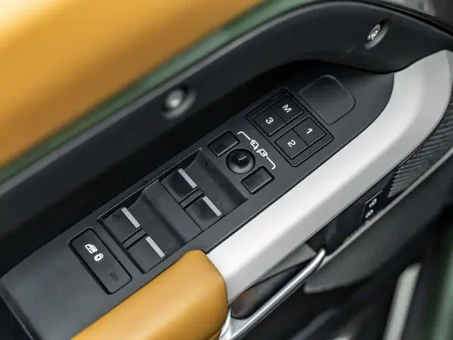 Land Rover Defender — Фото автомобиля 15
