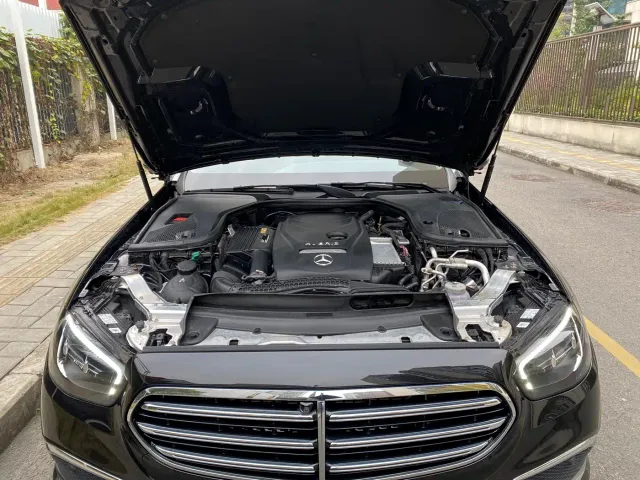 Mercedes-Benz E-Class — Фото автомобиля 4
