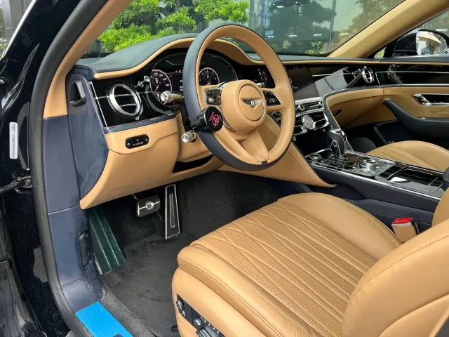 Bentley Flying Spur — Фото автомобиля 2