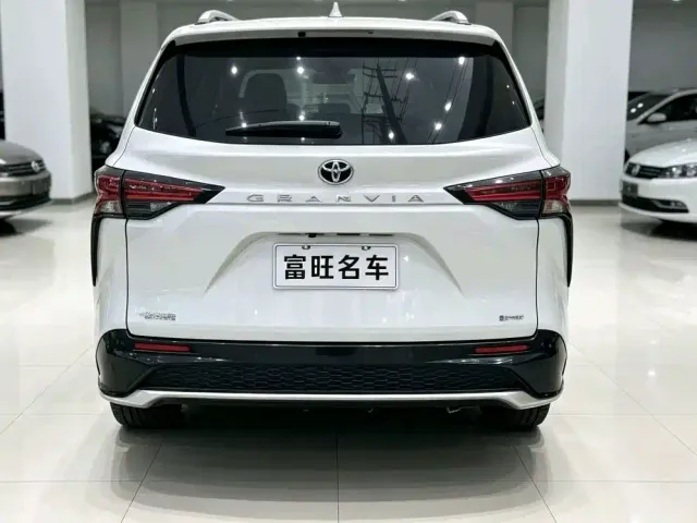 Toyota Granvia — Фото автомобиля 4