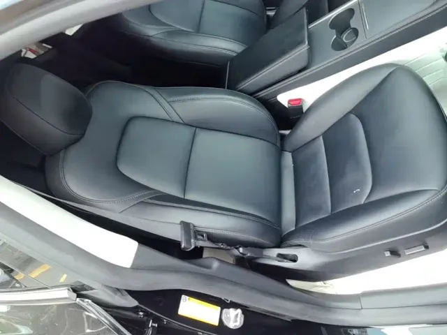 Tesla Model Y — Фото автомобиля 24