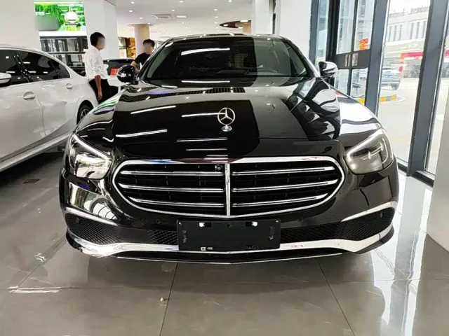 Mercedes-Benz E-Class — Фото автомобиля 2