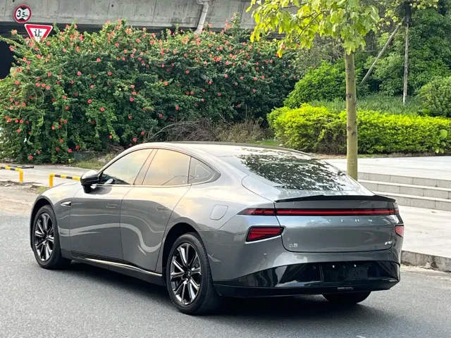 Xpeng P7 — Фото автомобиля 4