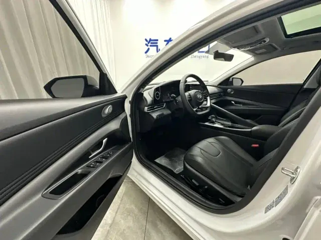 Hyundai Elantra — Фото автомобиля 7