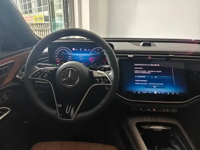 Mercedes-Benz E-Class — Фото автомобиля 8