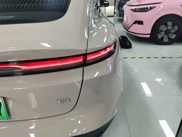 Nio ET5 — Фото автомобиля 7