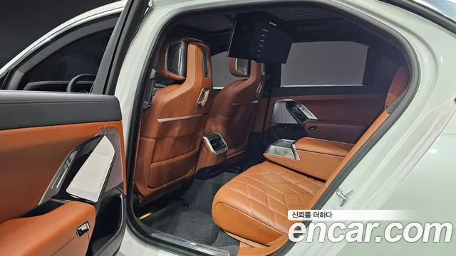 BMW 7-Series 7 серия (G70) 740i sDrive M Sport — Фото автомобиля 11