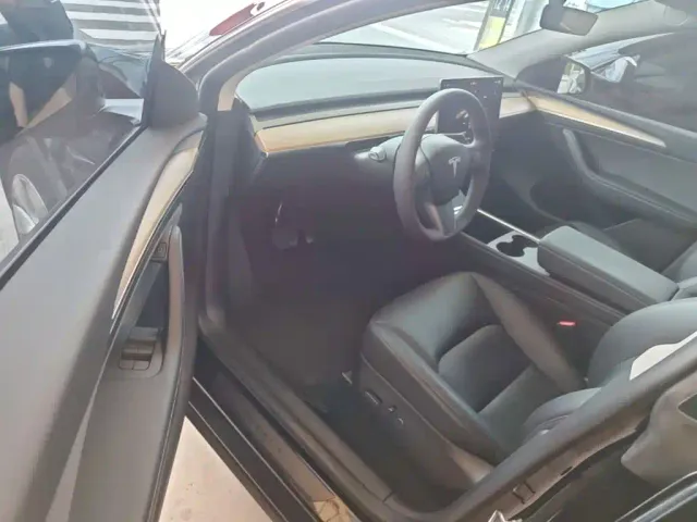 Tesla Model Y — Фото автомобиля 15