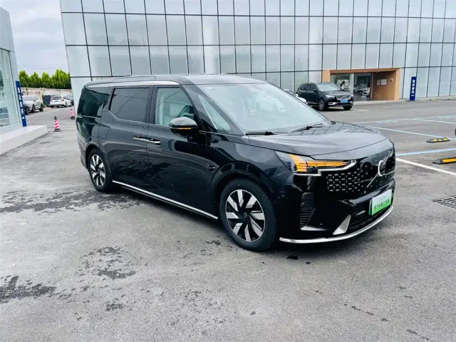 Volvo EM90 — Фото автомобиля 8