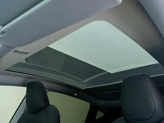 Tesla Model Y — Фото автомобиля 24