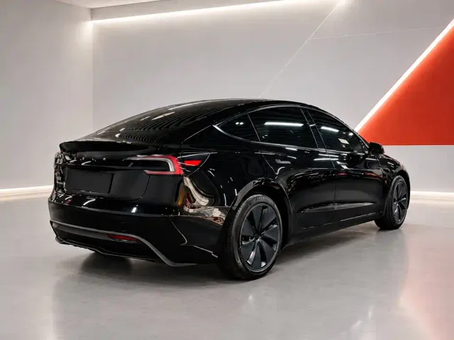 Tesla Model 3 — Фото автомобиля 6