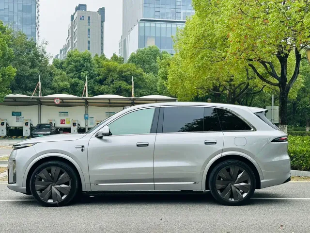 Li Auto Li L8 — Фото автомобиля 3