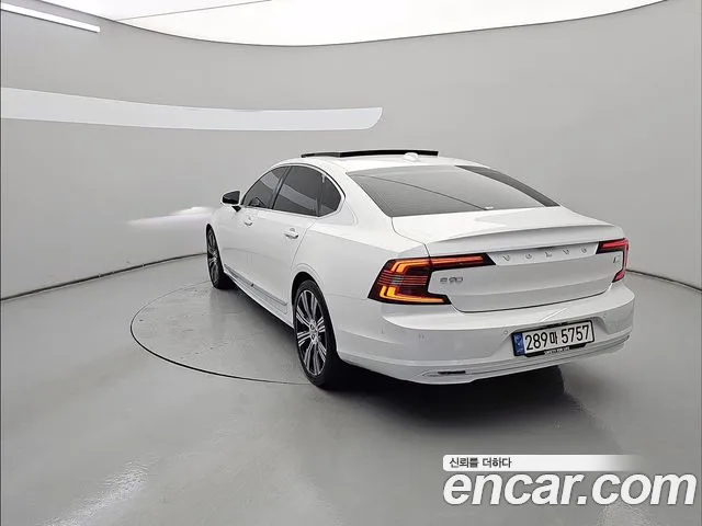 Volvo S90 — Фото автомобиля 2