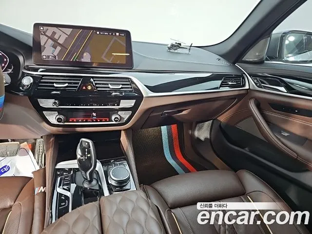 BMW 5 Series G30 — Фото автомобиля 10