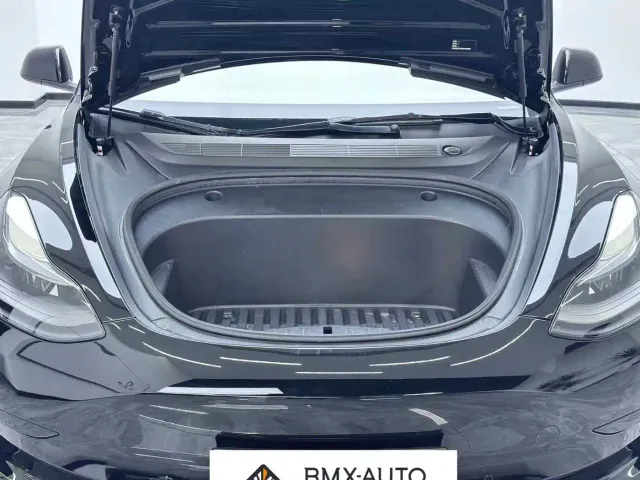 Tesla Model 3 — Фото автомобиля 7