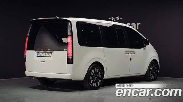 Фотография автомобиля — Hyundai Staria