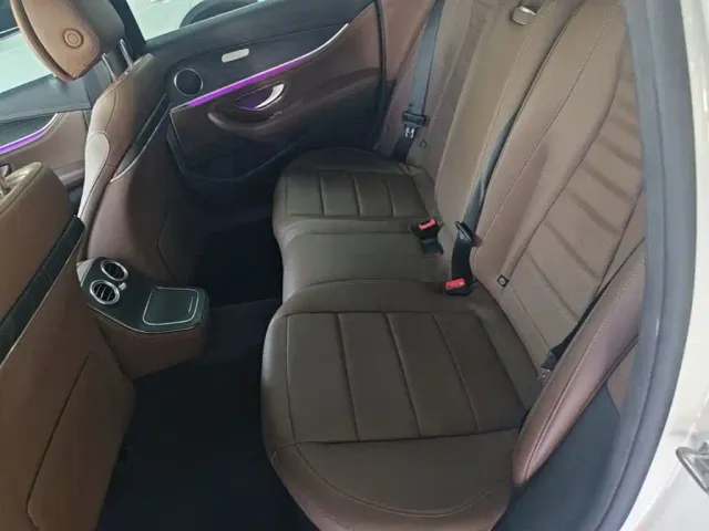 Mercedes-Benz E-Class — Фото автомобиля 16