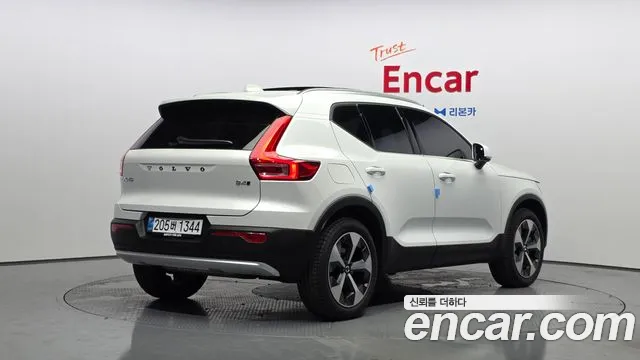 Фотография автомобиля — Вольво XC40