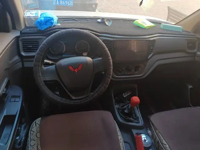 Wuling Hongguang V — Фото автомобиля 12
