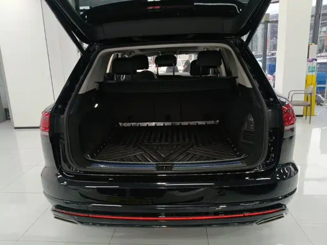 Volkswagen Touareg — Фото автомобиля 18