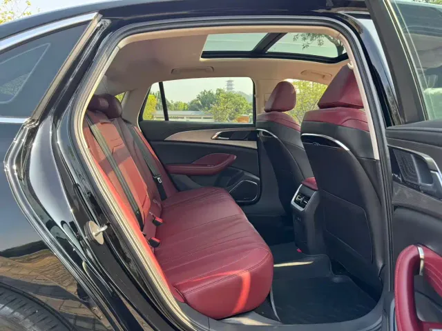 Hongqi H5 — Фото автомобиля 12
