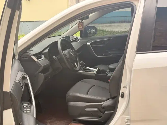 Toyota RAV4 — Фото автомобиля 17