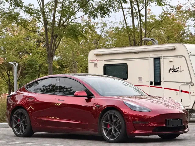 Tesla Model 3 — Фото автомобиля 3