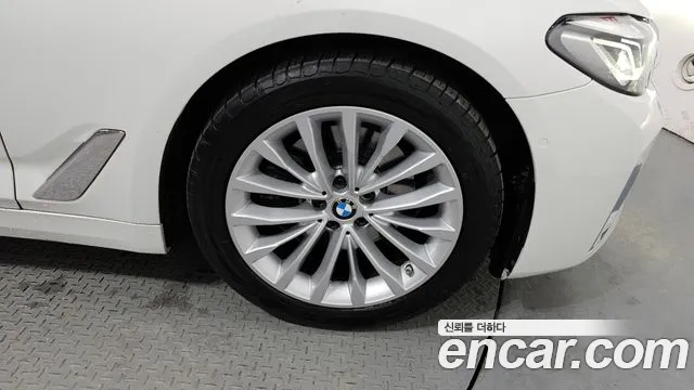 BMW 5-Series — Фото автомобиля 3