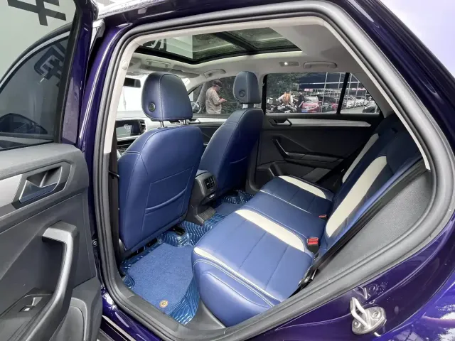 Volkswagen T-Roc — Фото автомобиля 24