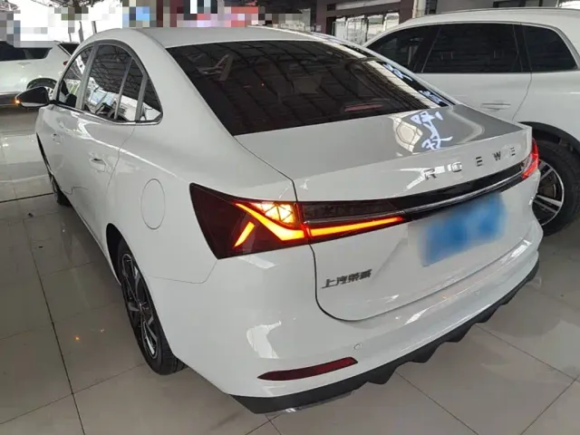 Roewe i5 — Фото автомобиля 4