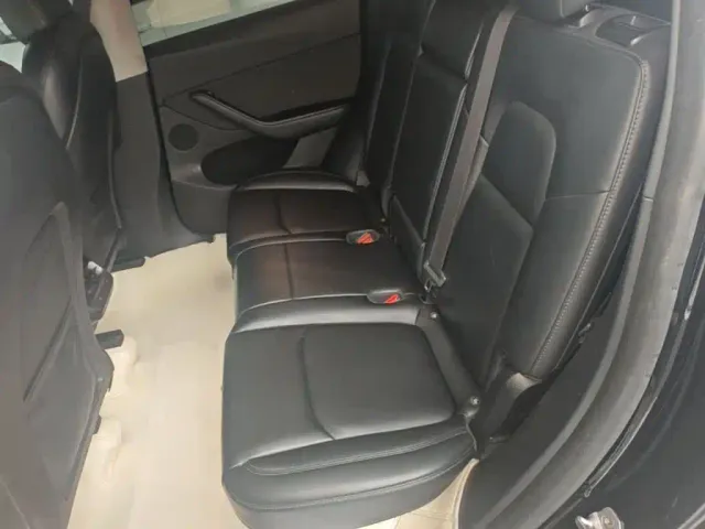 Tesla Model Y — Фото автомобиля 16