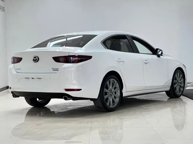 Mazda Axela — Фото автомобиля 4