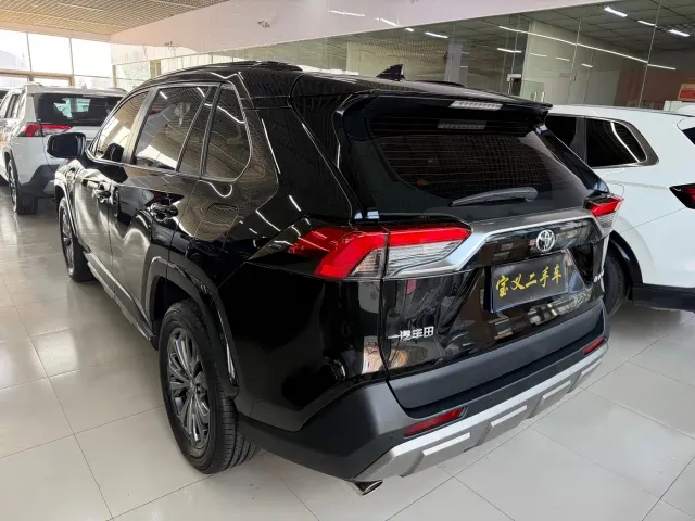 Toyota RAV4 — Фото автомобиля 10
