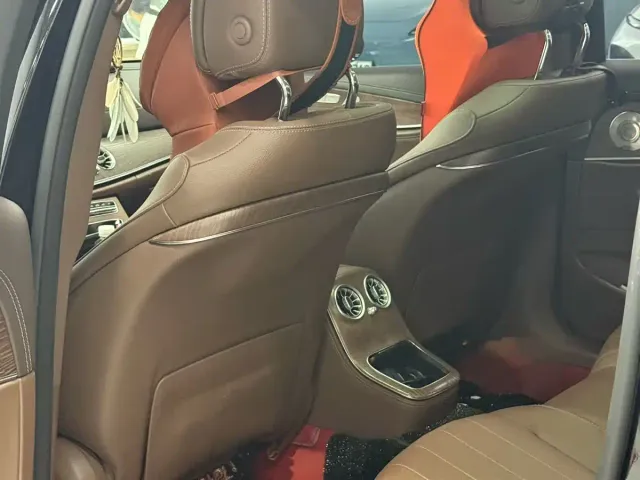 Mercedes-Benz E-Class — Фото автомобиля 5