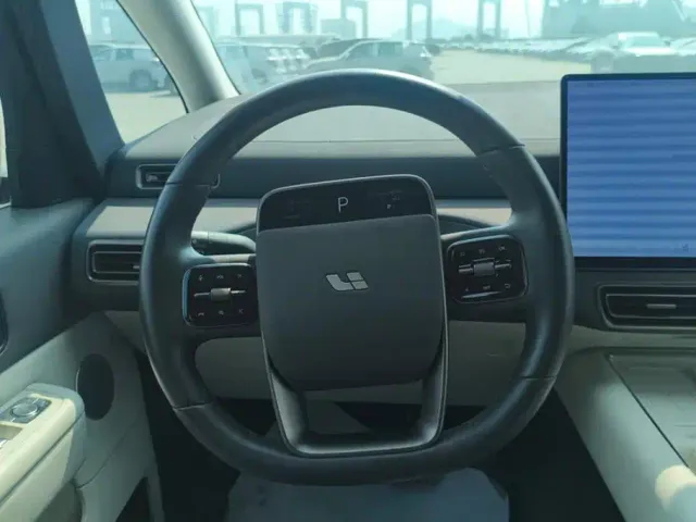Li Auto MEGA — Фото автомобиля 14