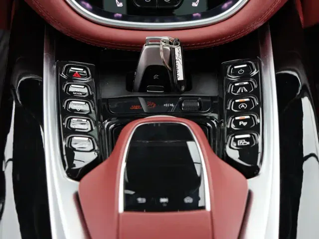 Aston Martin DBX — Фото автомобиля 20