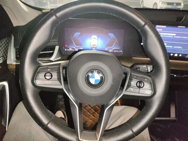 BMW X1 — Фото автомобиля 2